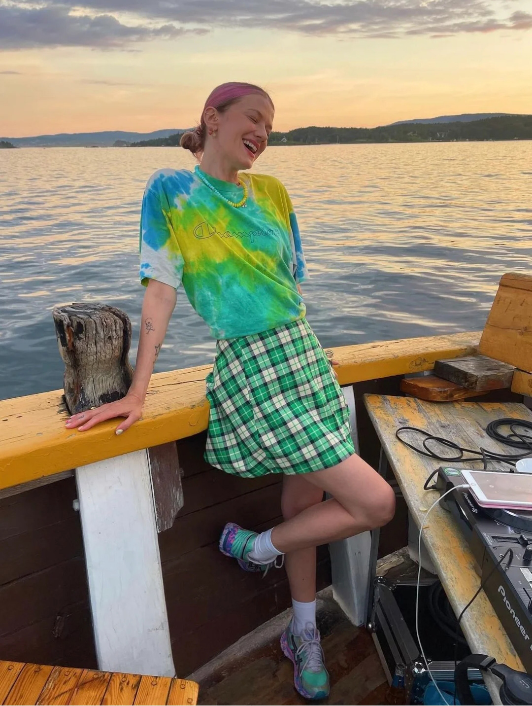 多巴胺流行色穿搭,多巴胺穿搭配色表