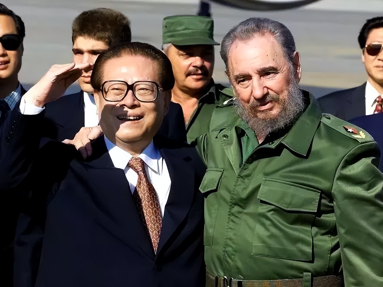 克林顿回忆录：我和江*民泽**呆在一起的时候越长，我就越喜欢他