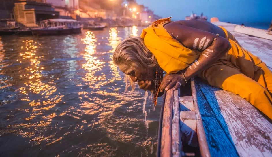 印度恒河水那么脏为何不生病,印度恒河水到底多脏有粪便
