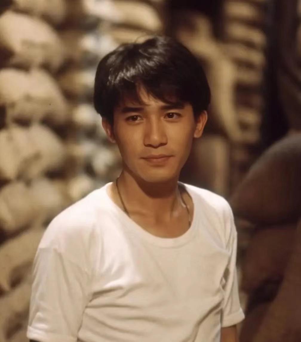 赵雅芝既优雅端庄又调皮可爱,70岁的赵雅芝滑滑板