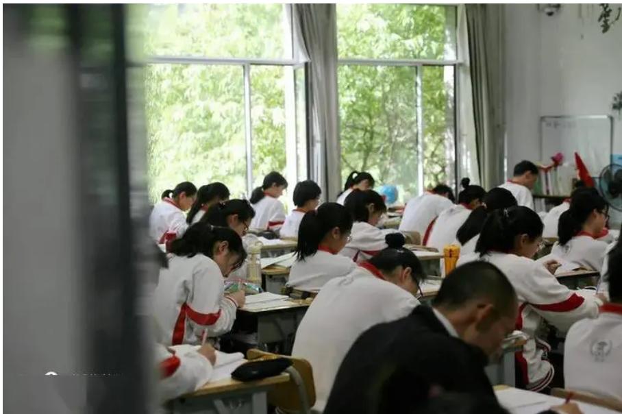 学生数学考40来分能补上去吗,对于350分的高考生建议复读