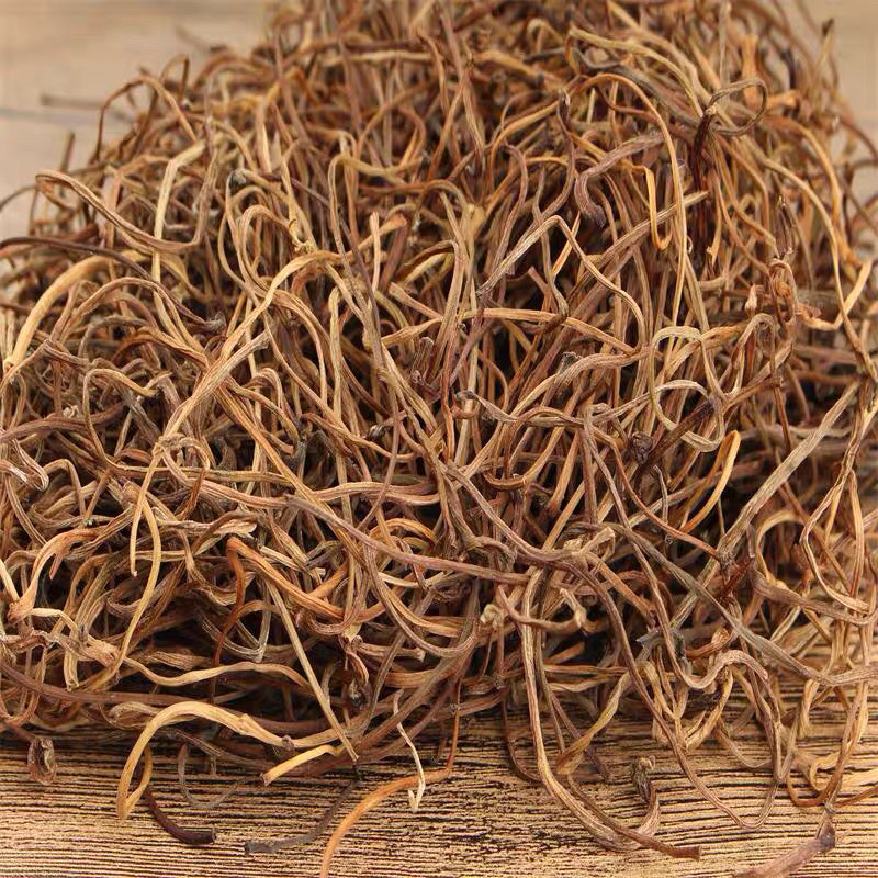 大叔把喂猪的红薯梗卖韩国1亩挣600，烘干加工1年竟卖300万，凭啥