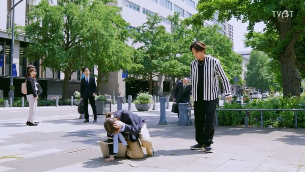 脑洞剧更新！富豪沦为宠物，美*上门女**服务？网友：做梦都不敢想