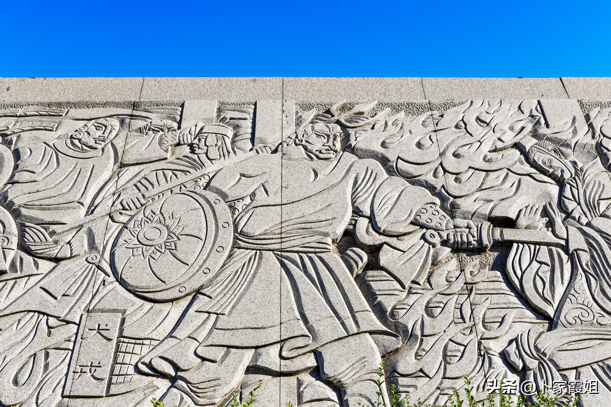 中国历史上的服饰搭配图,中国历史服饰简单介绍一下