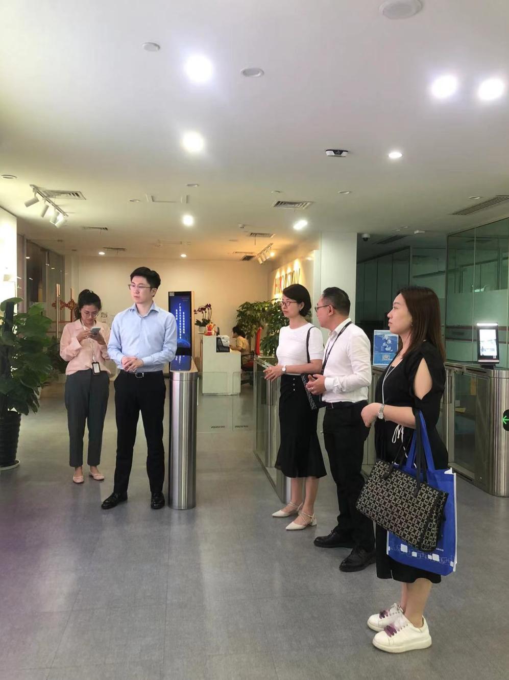 到浙江杭州海康威视考察,走进海康威视总部
