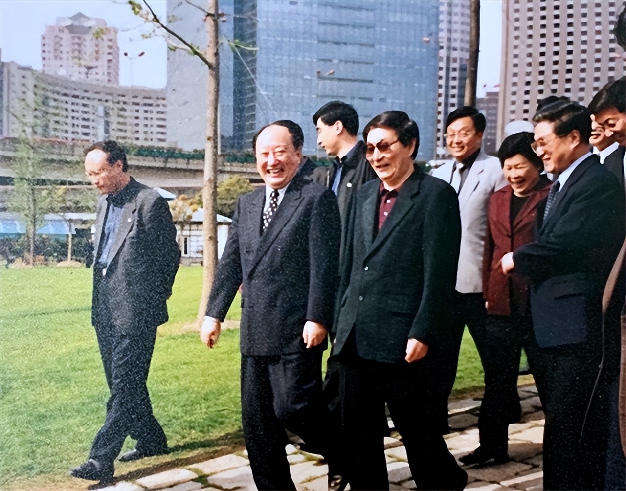 88年*镕基朱**自我批评：作为上海市长我不是最佳，比江*民泽**差得很远