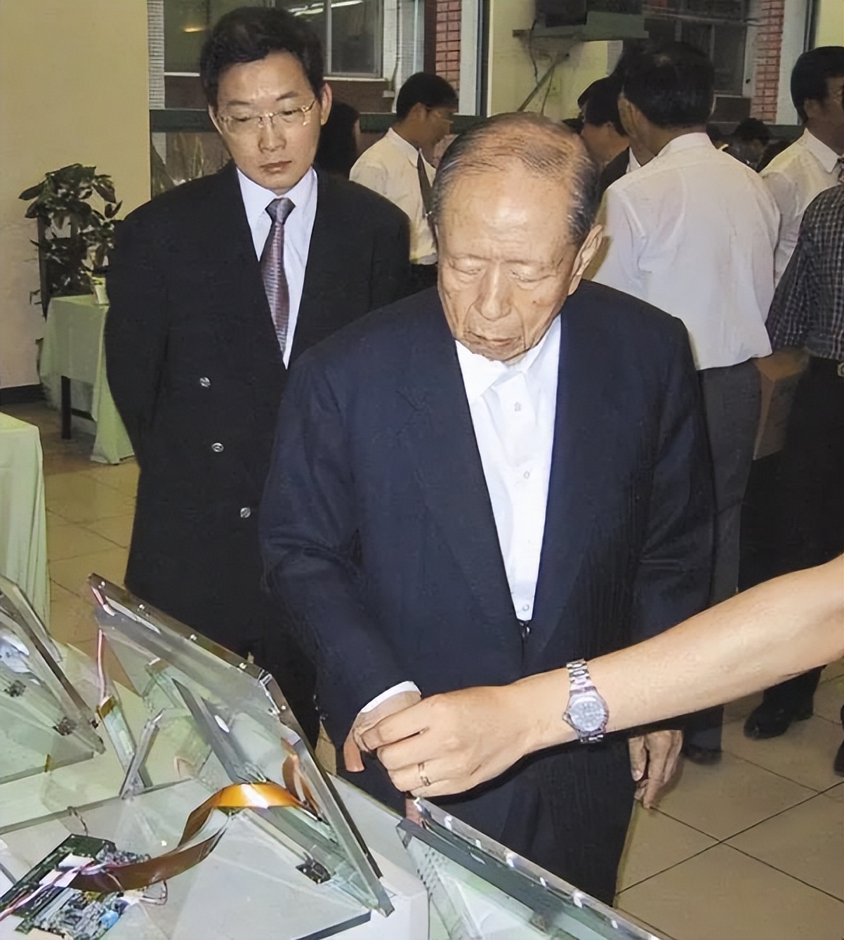 蔡英文表哥抢走经营权，阅尽霜华，百年大同*四代第**温存如初向前行