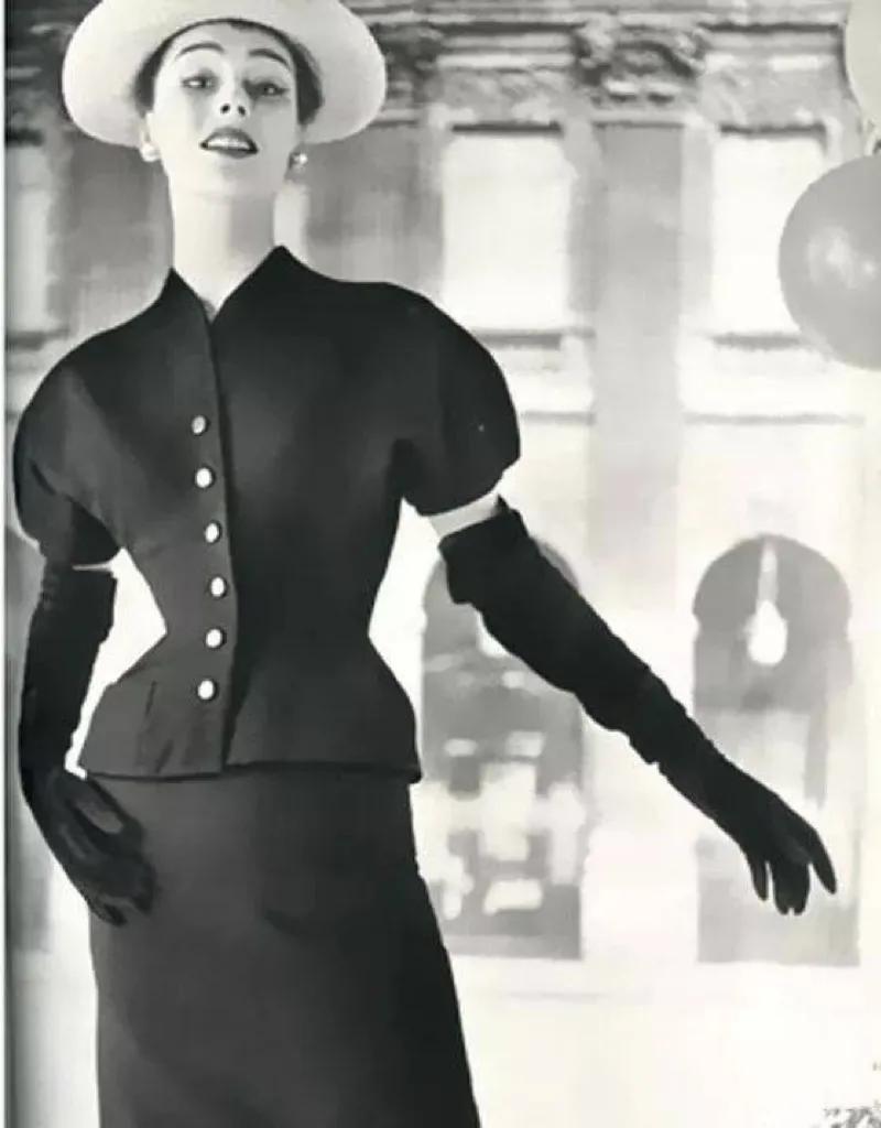 dior鏈嶈鍚勪釜鏃舵湡椋庢牸鐗瑰緛婕斿彉,dior50骞翠唬鏈嶈鐗硅壊