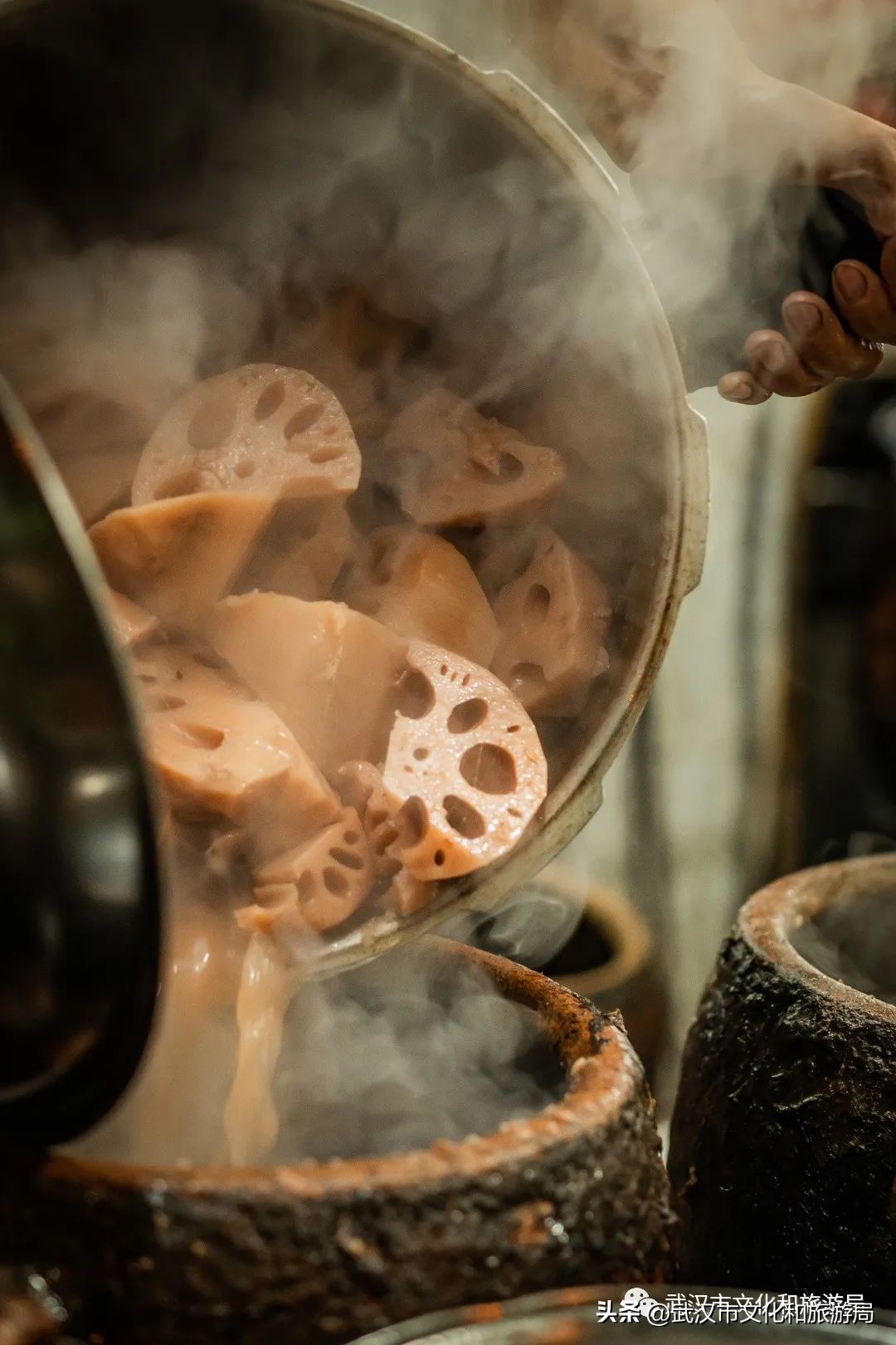 正宗九孔粉藕,武汉人大口喝藕汤的季节来了