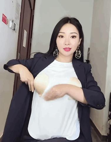 这个夏天一定要穿小吊带,夏天就是要穿上好看的小吊带