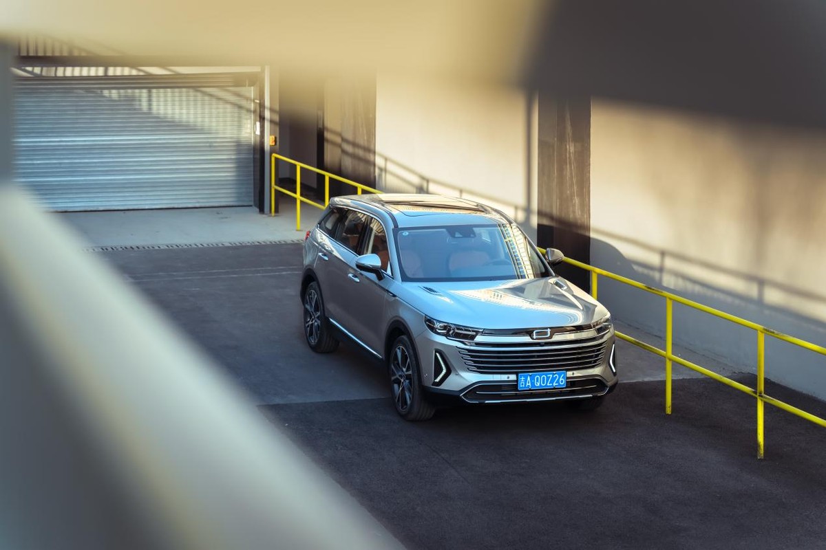 全新奔腾t99实车曝光高颜值外观,奔腾t552023款1.5t自动卓越款