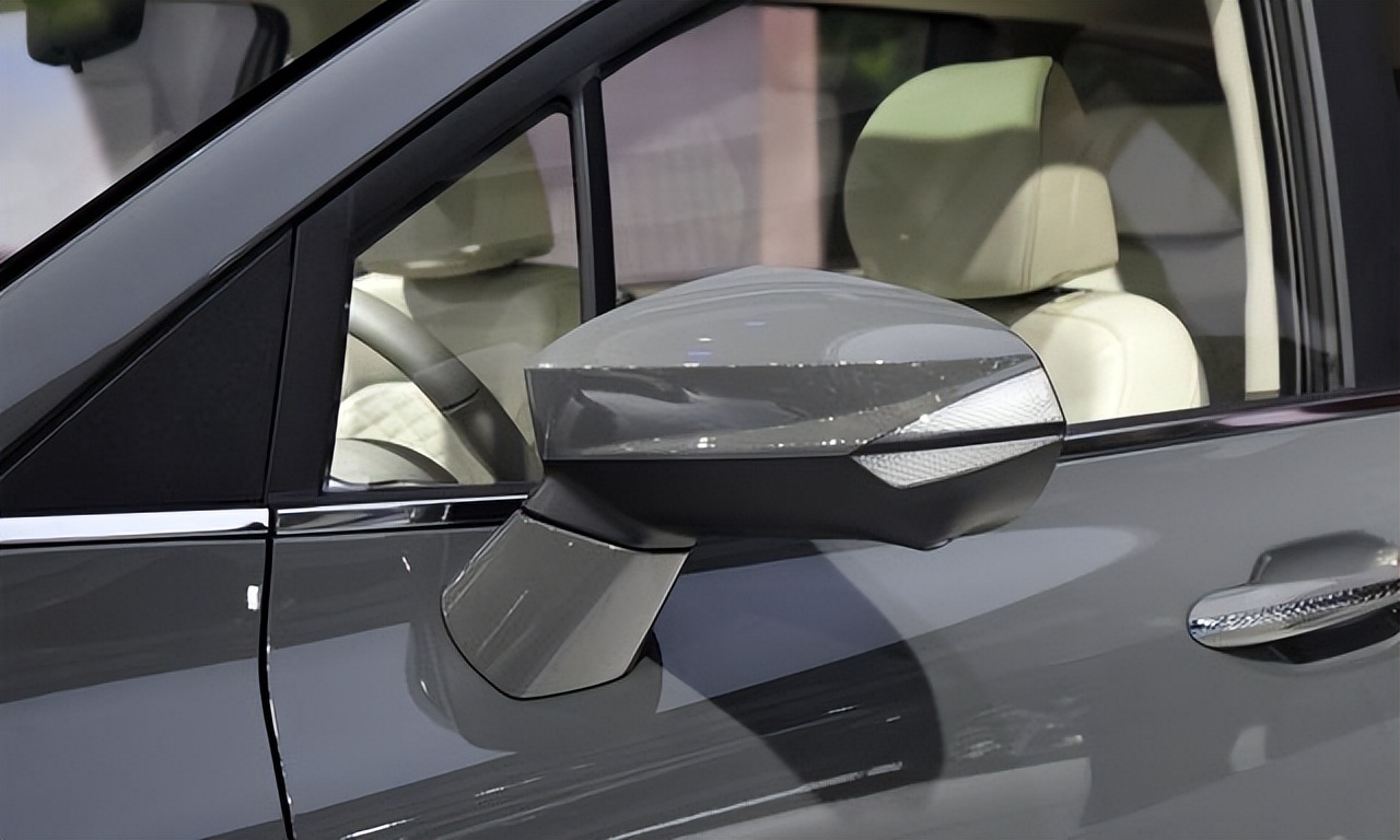 现代库斯途和别克gl8哪个省油,现代库斯途和别克gl8车内空间对比