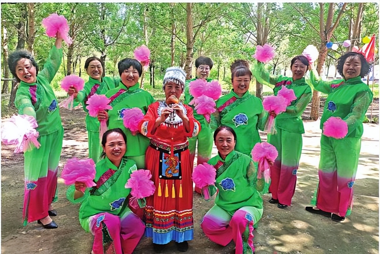 学特长、做公益、搞义演乘风湖畔“音乐林”有群文艺人