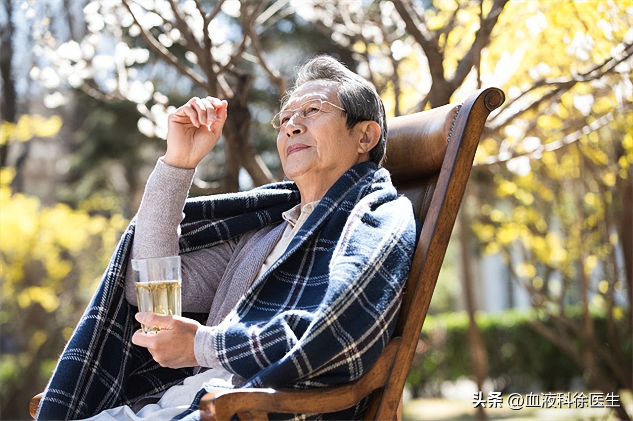 伏天晒背养生靠谱吗,高温下晒背的好处