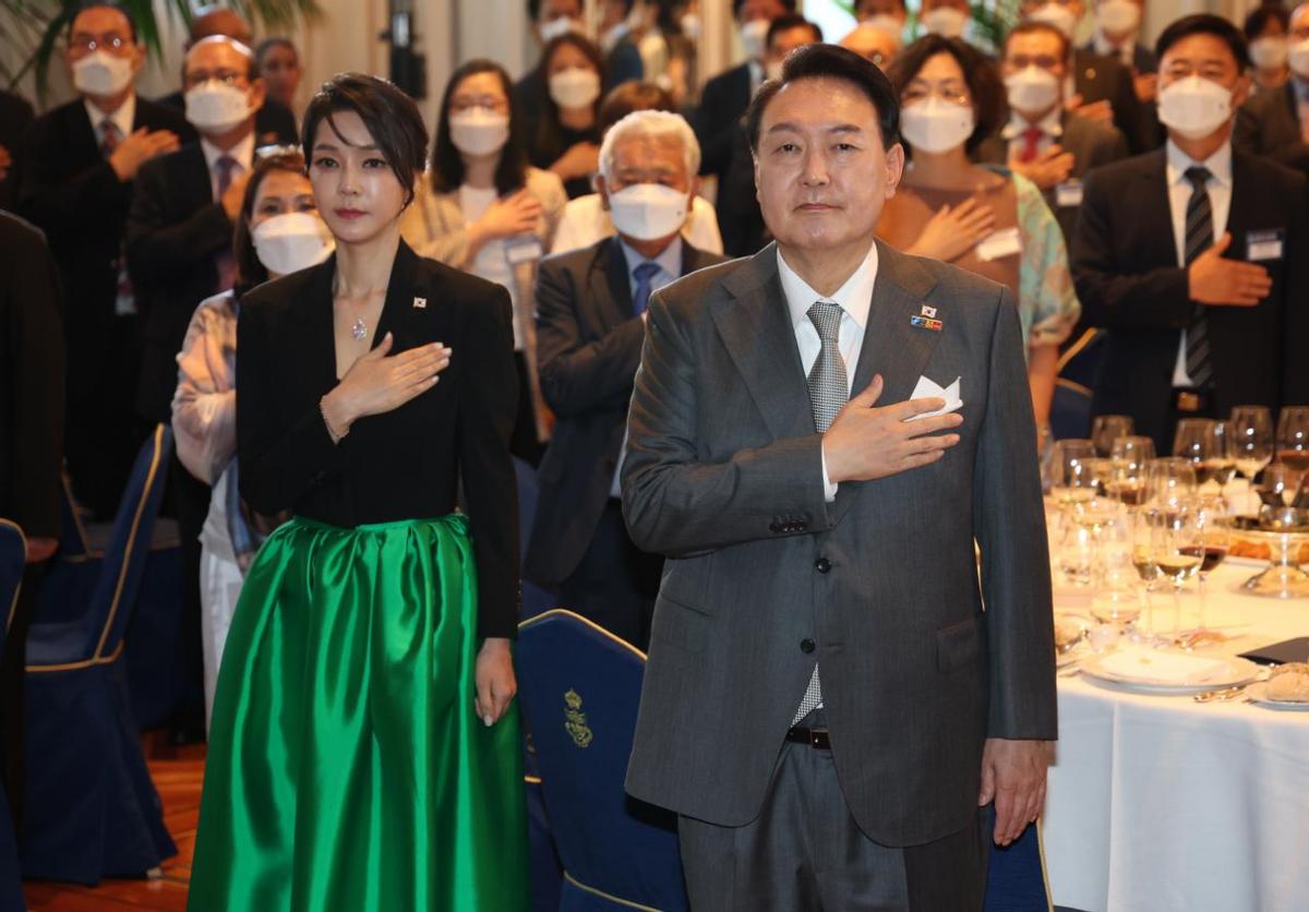 韩国第一夫人英国照,50岁韩国第一夫人亮相巴黎