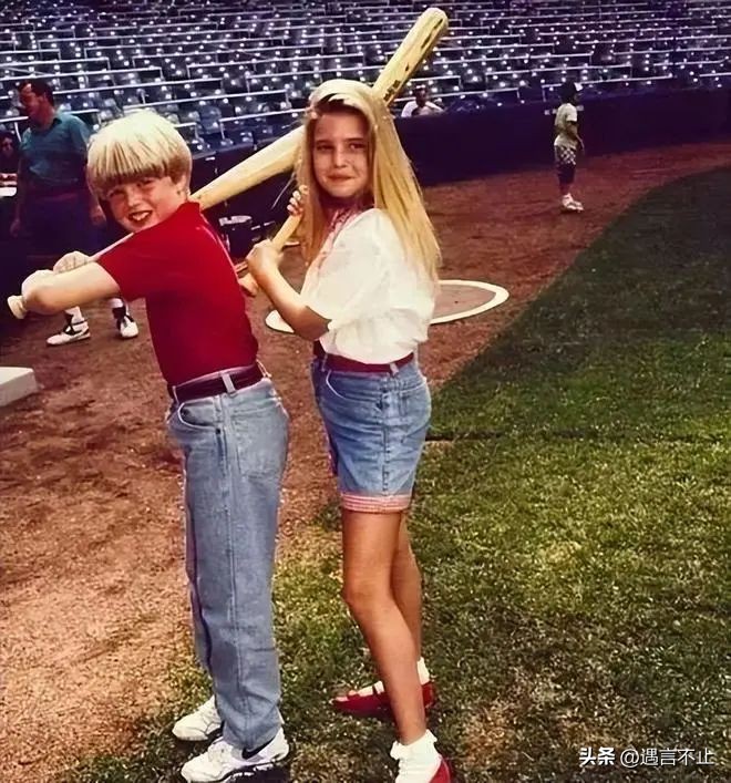 四岁用中文唱儿歌的女孩长大了，为她我希望川普再当选