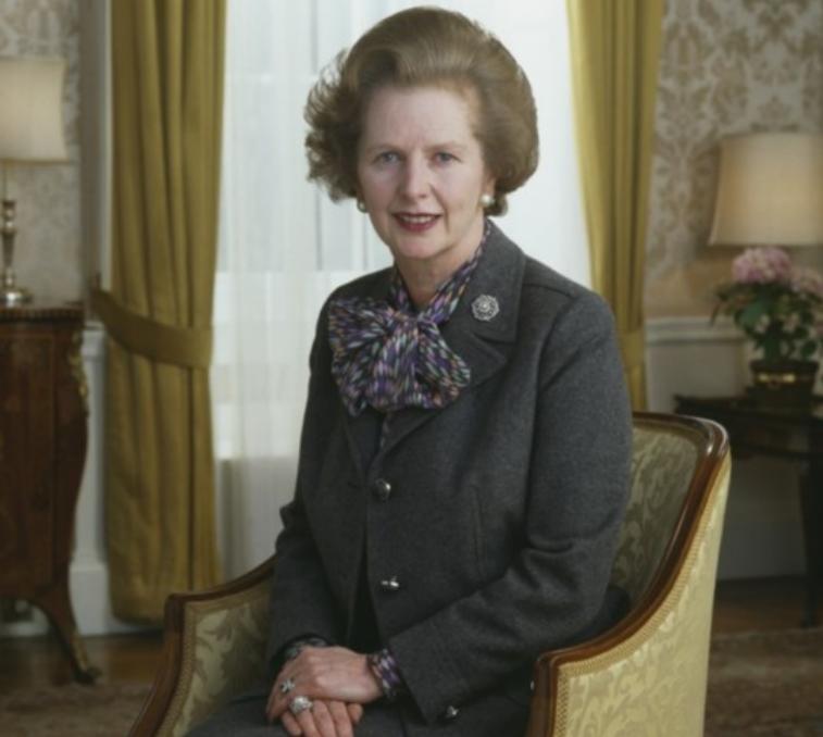 1984年，香港回归谈判陷入僵局，*小平邓**先发制人：不介意使用*力武**