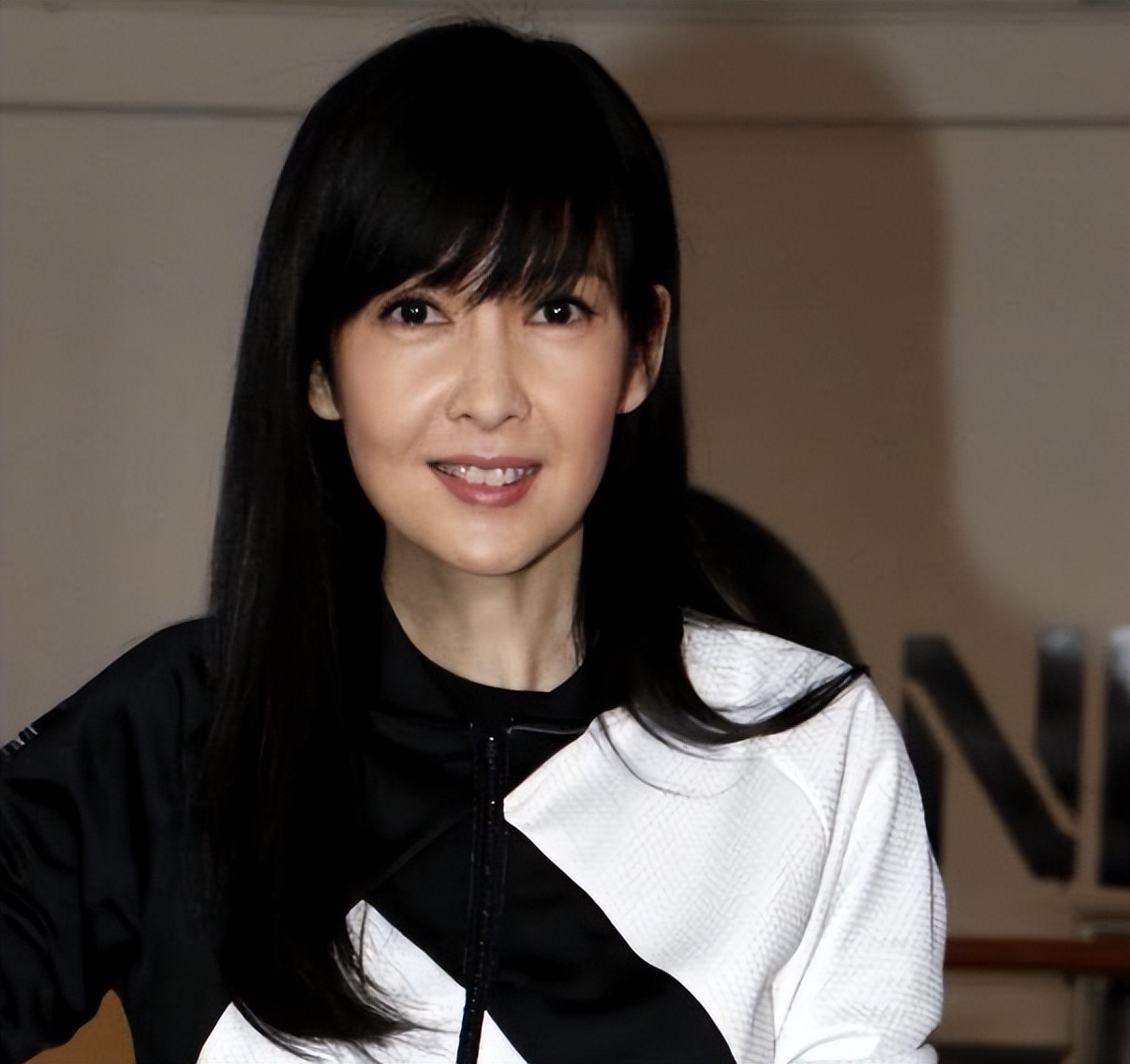 周慧敏谈出轨事件,为什么周慧敏能原谅老公出轨