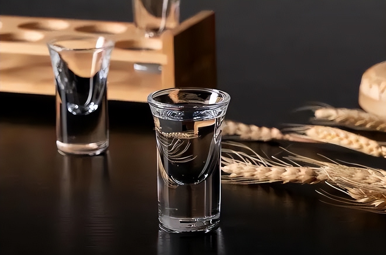 网友晒储备粮库,网友晒整箱五粮液