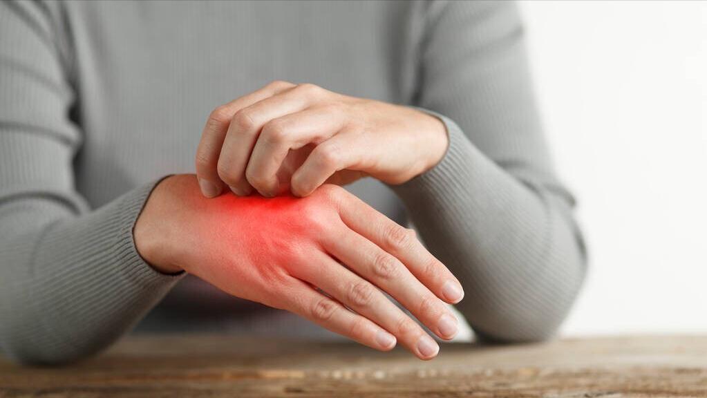 风油精对男性的用法,男性在肚脐上滴风油精有什么作用