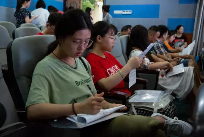 知名教授坦言，有3类职业可能会在10年后消失，大学生要未雨绸缪