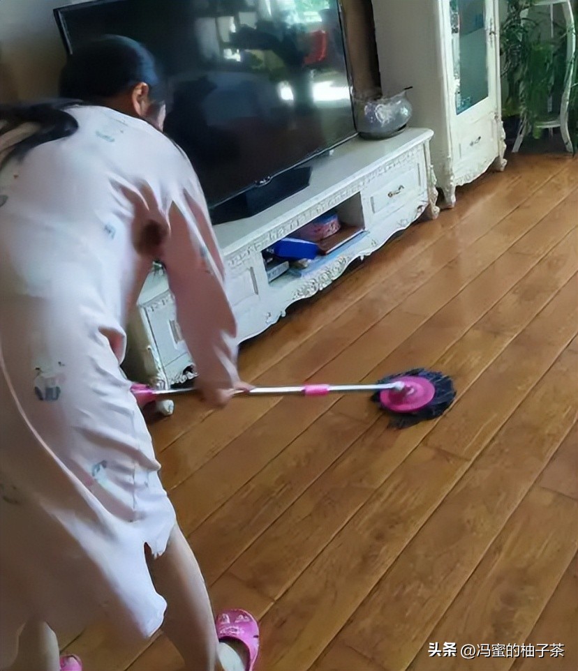 2009年湖南女子生下重2斤小猴子,湖南女子生了个小猴子上综艺节目