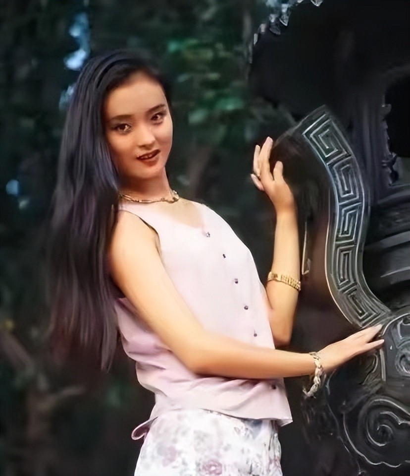 王艳23岁嫁入豪门跟老公差几岁,王艳嫁入豪门真实生活