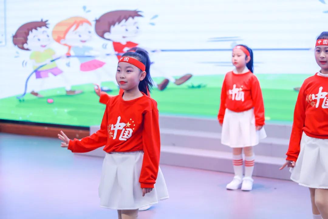 红领巾向未来少先队活动课,红领巾向未来小学班会