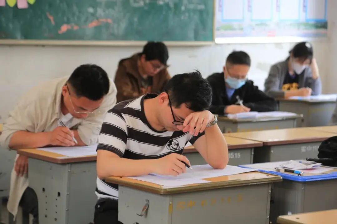 大学生就业难是个例还是普遍现象,大学生就业难是学校造成的吗