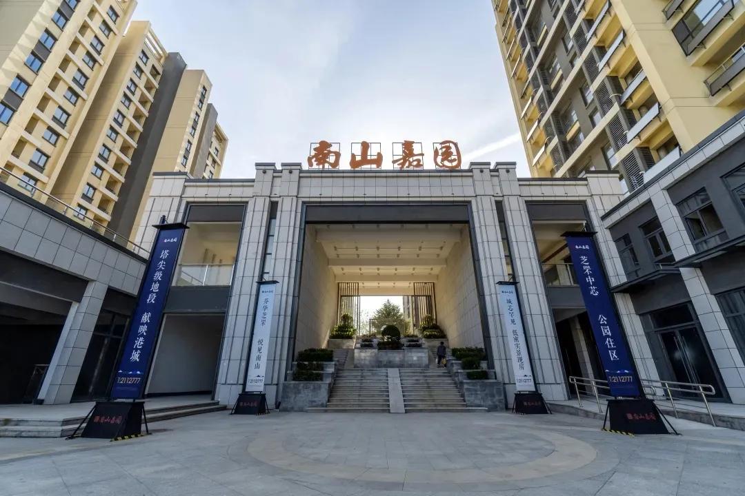 今天说两个在烟台买商铺的故事,刷新三观了…