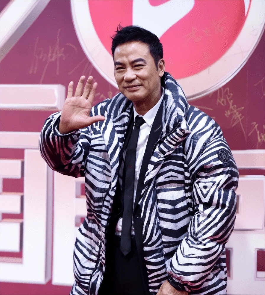 明星红毯假摔事件,明星红毯假摔倒抢镜