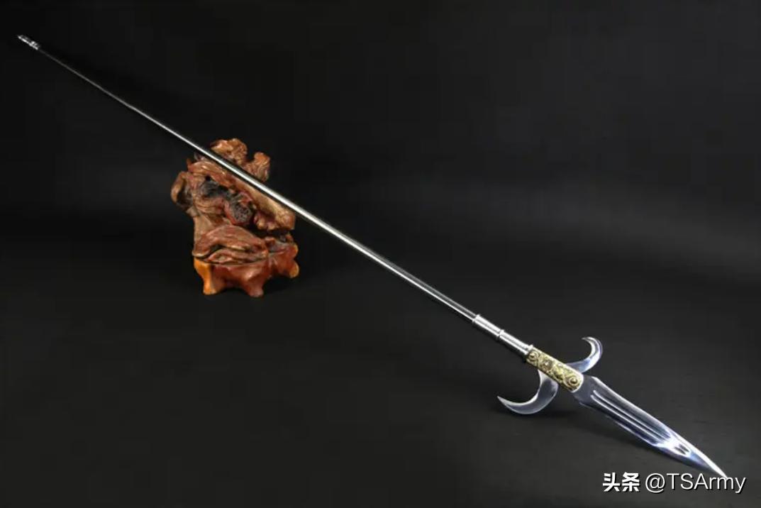 三国关羽兵器,三国演义关羽青龙偃月刀