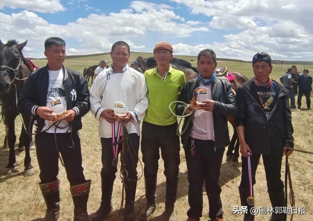 看！这场由农牧民自发组织的比赛吸近900余名游客观看！