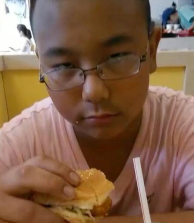 小励律曾浩然：肉球变型男