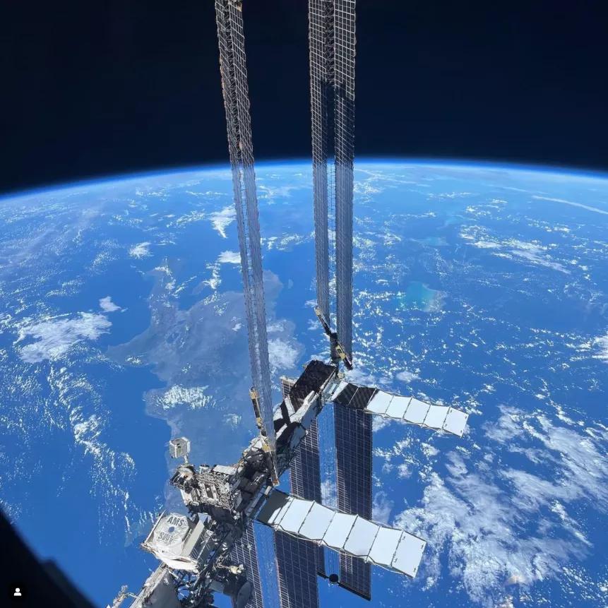 富豪狂撒一亿美金,土豪狂撒888万现金