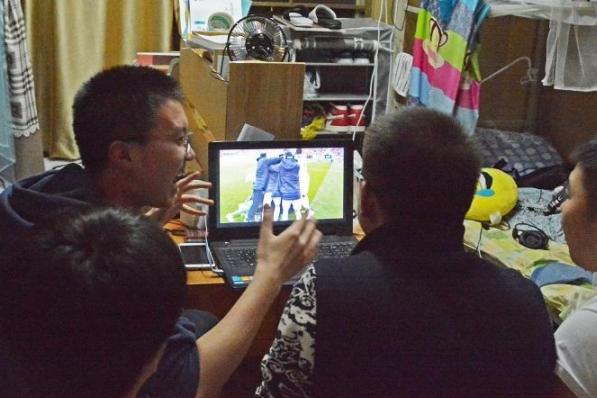 学生半夜打游戏影响室友,大学生宿舍打游戏影响别人休息