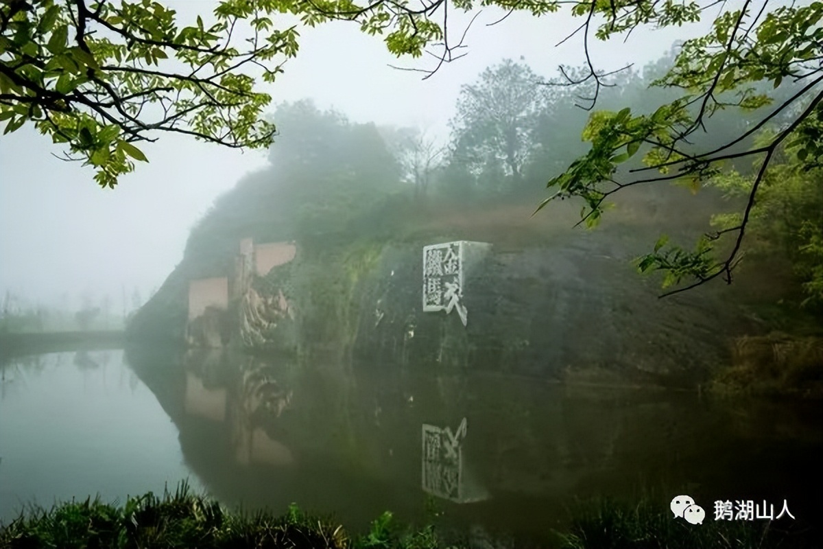 【上饶天下SHOW之铅山县】百年浮桥沧桑，百里信江画廊，辛弃疾巨雕缘何背城北望？