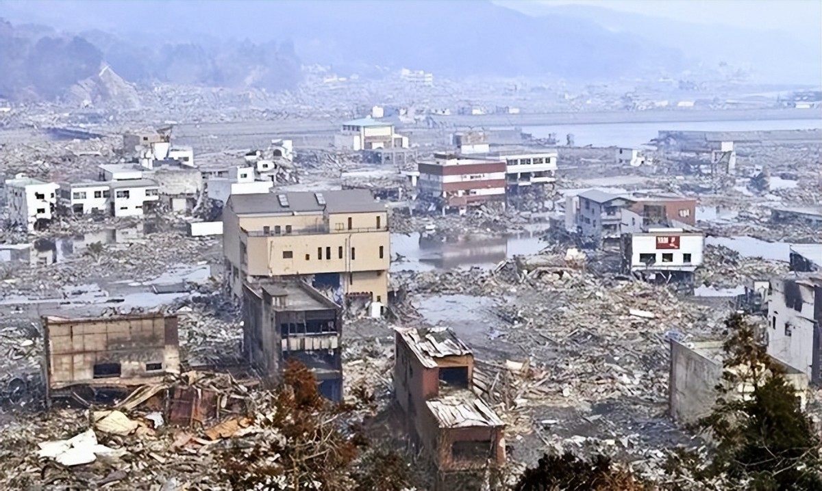 脚踩120万枚地雷，清理最少要4000年，非洲人用笨办法搞定