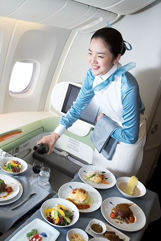 赵显娥让空姐下跪道歉视频,赵显娥逼停飞机事件