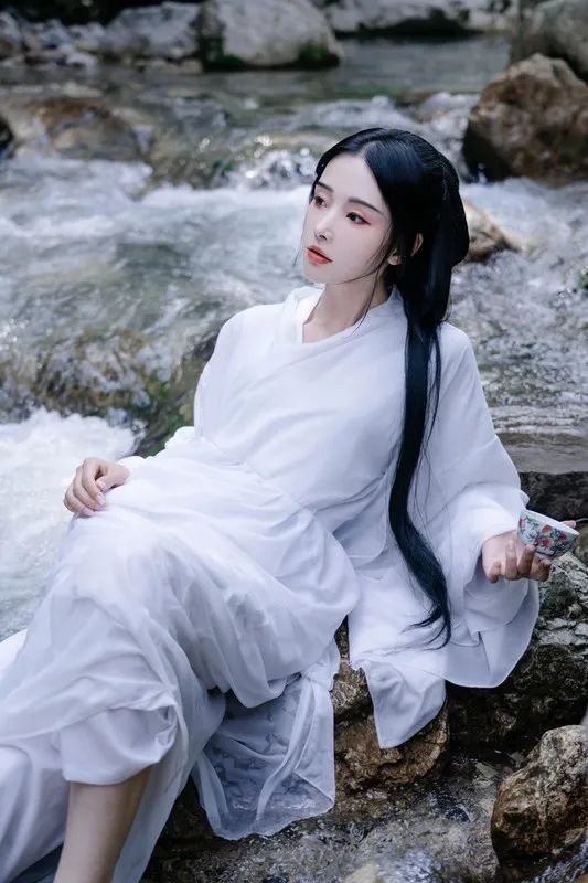 王淑娴诗词|我有相思无处售，情人一别天涯久