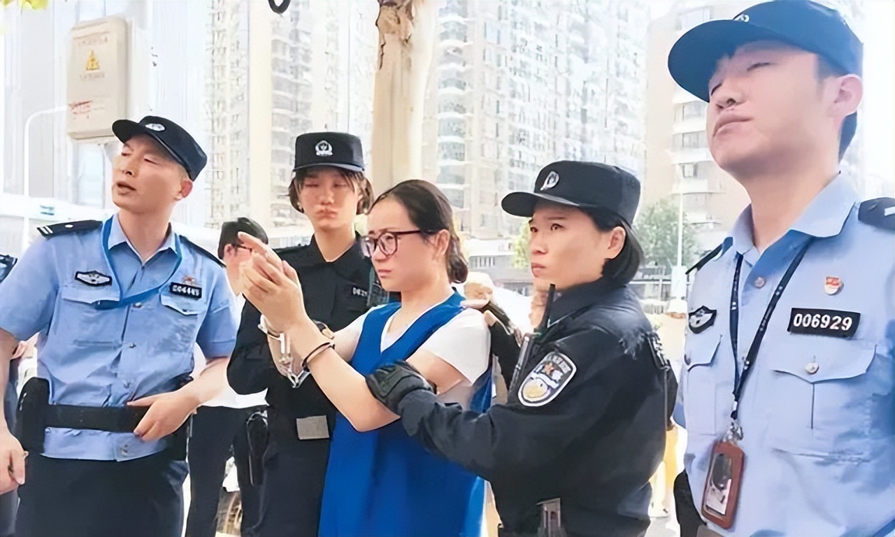 90后女老师竟是黑帮老大,90后套路贷女黑老大的视频