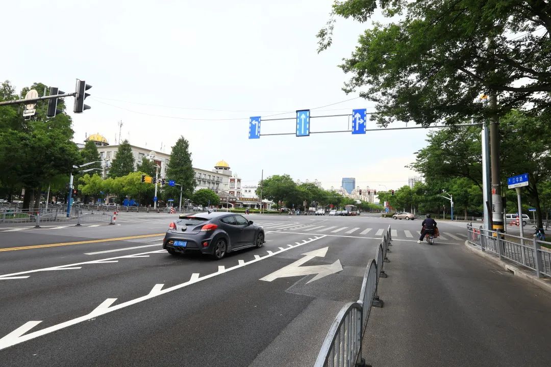 有标志标线的路口如何通行,注意道路交通标志和标线有大变化