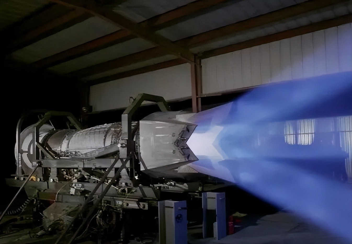 歼20国产矢量发动机,中国双涡轮动力战斗机