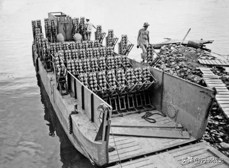 4.5英寸海滩弹幕火箭，抢滩登陆的火力压制神器