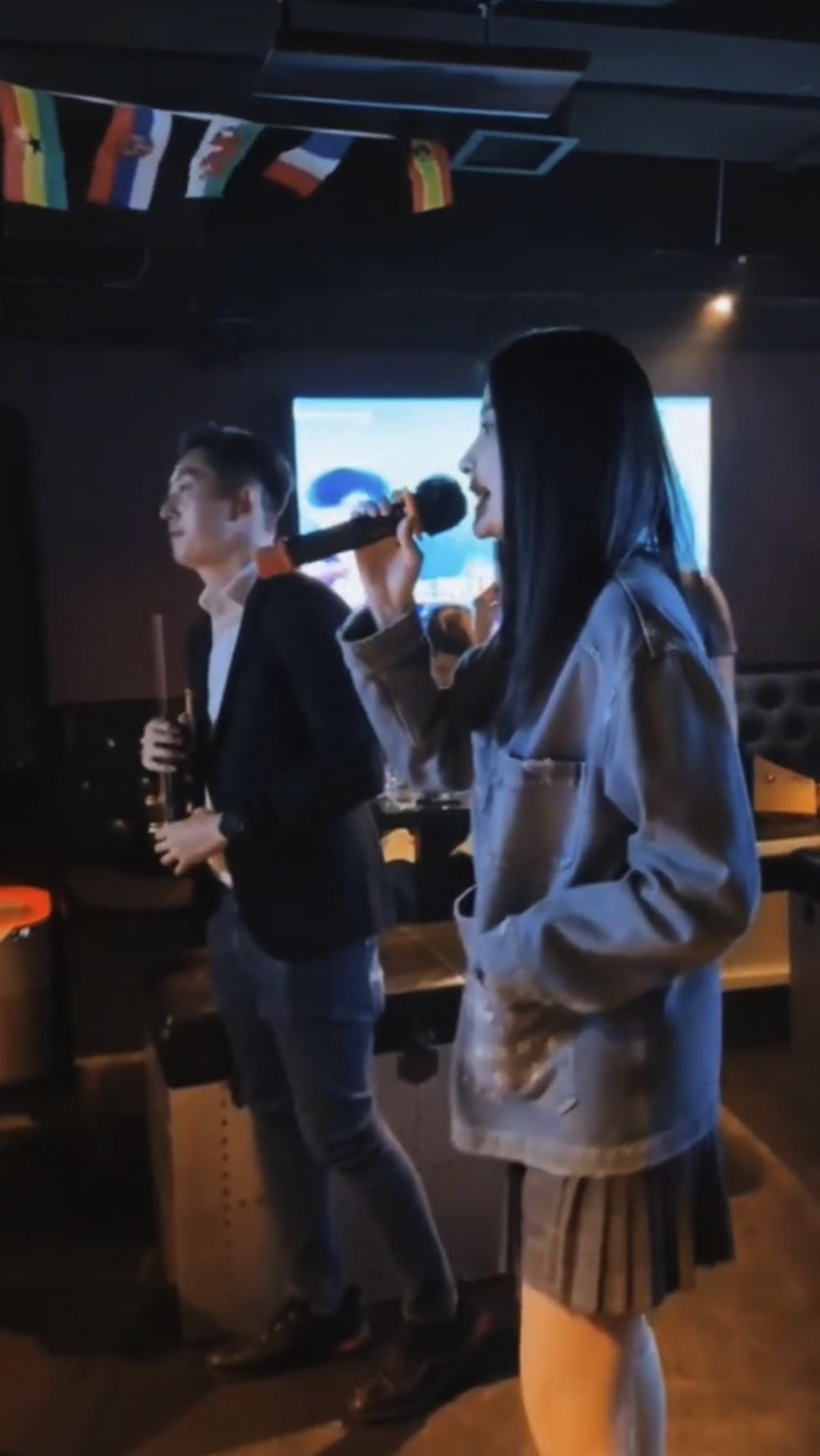 陈慧琳颜值身材依旧同30岁模样,50岁陈慧琳开演唱会