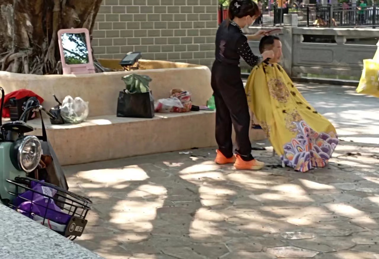 在深圳开理发店盈利,理发店开了一年只能赚几千块