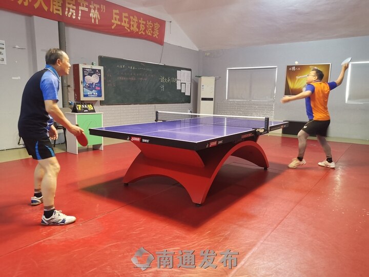 乒乓球爱好者聚在一起,世界乒乓球日活动直播