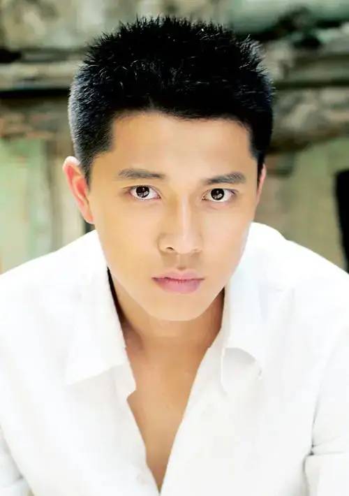 李小萌王雷国家几级演员,王雷李小萌升级爸妈