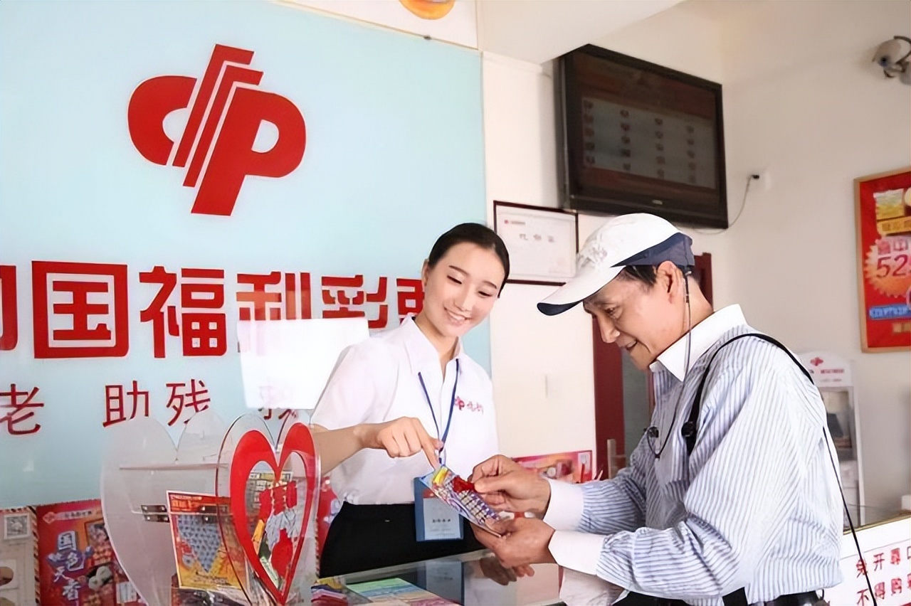 彩民中758万后连夜领奖,一位彩民和400万大奖擦肩而过