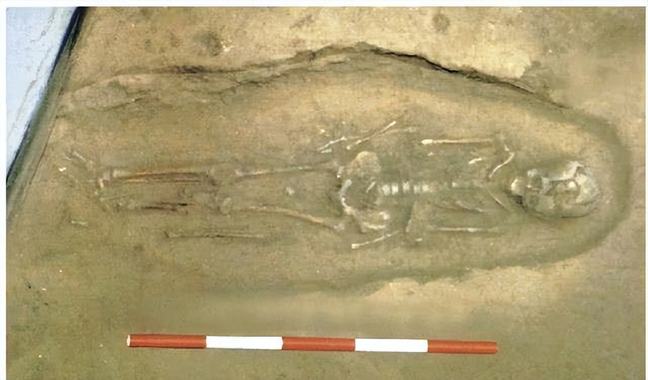 考古挖出古墓的尸体,西安考古发掘古墓现场图片